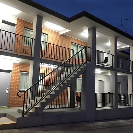 Rainbow Motel Kowen ภายนอก รูปภาพ