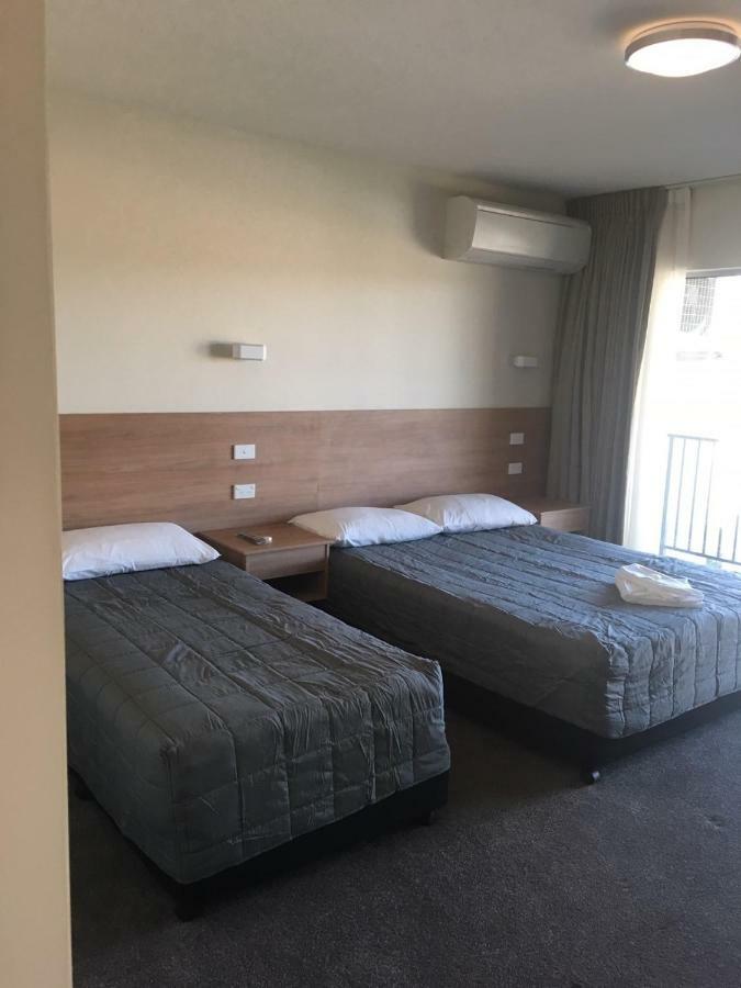 Rainbow Motel Kowen ภายนอก รูปภาพ
