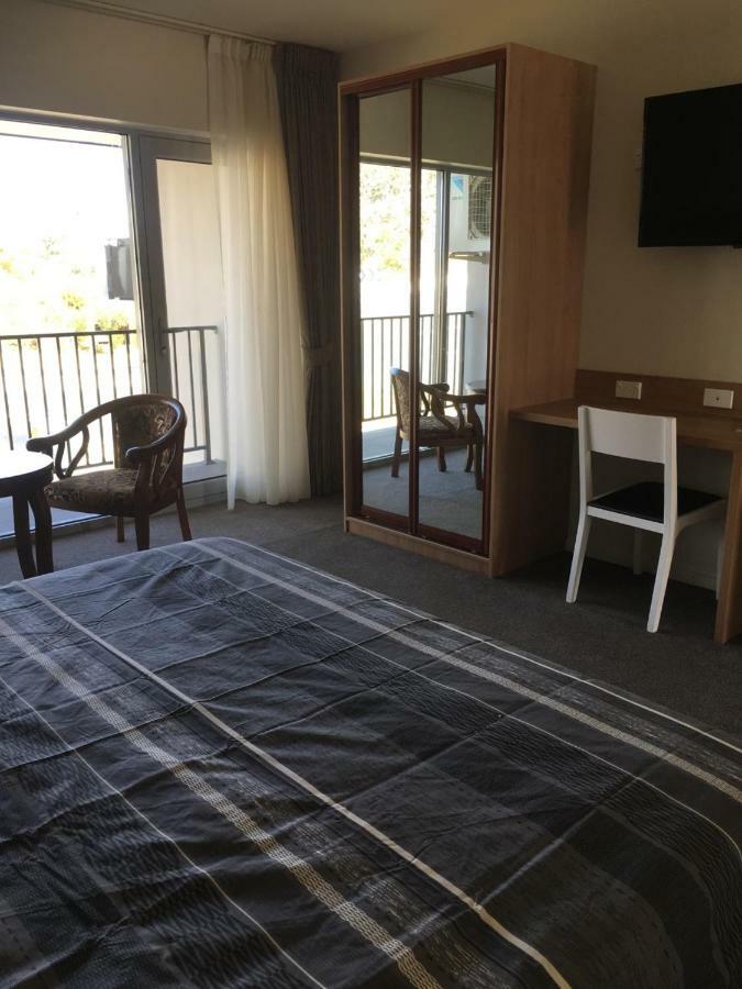 Rainbow Motel Kowen ภายนอก รูปภาพ